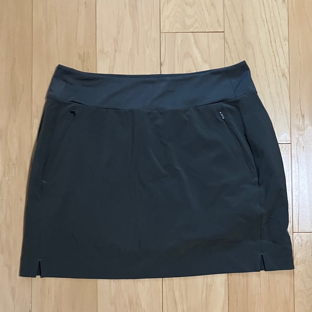 Athleta olive green skirt. EUC SIZE SMALL